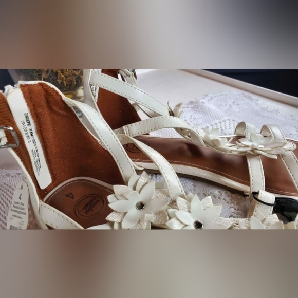 New Wonder Nation Floral Zipped Back Open-Toed Ankle Wrap Flats Sandal Fits 4/5 - Picture 5 of 7